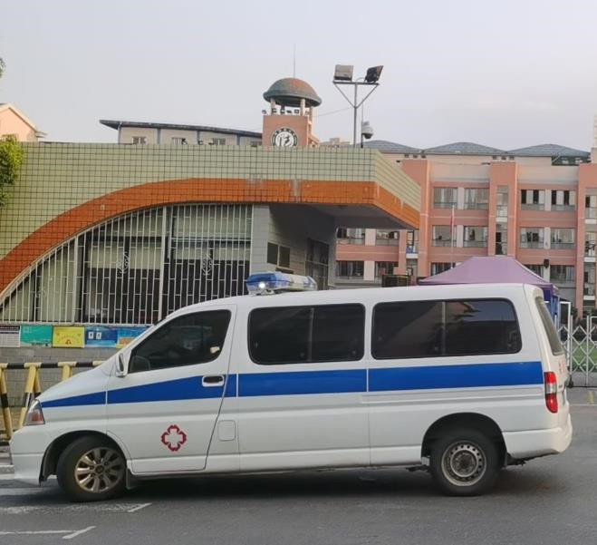 梧州救护车出租护送骨折病人一公里多少钱